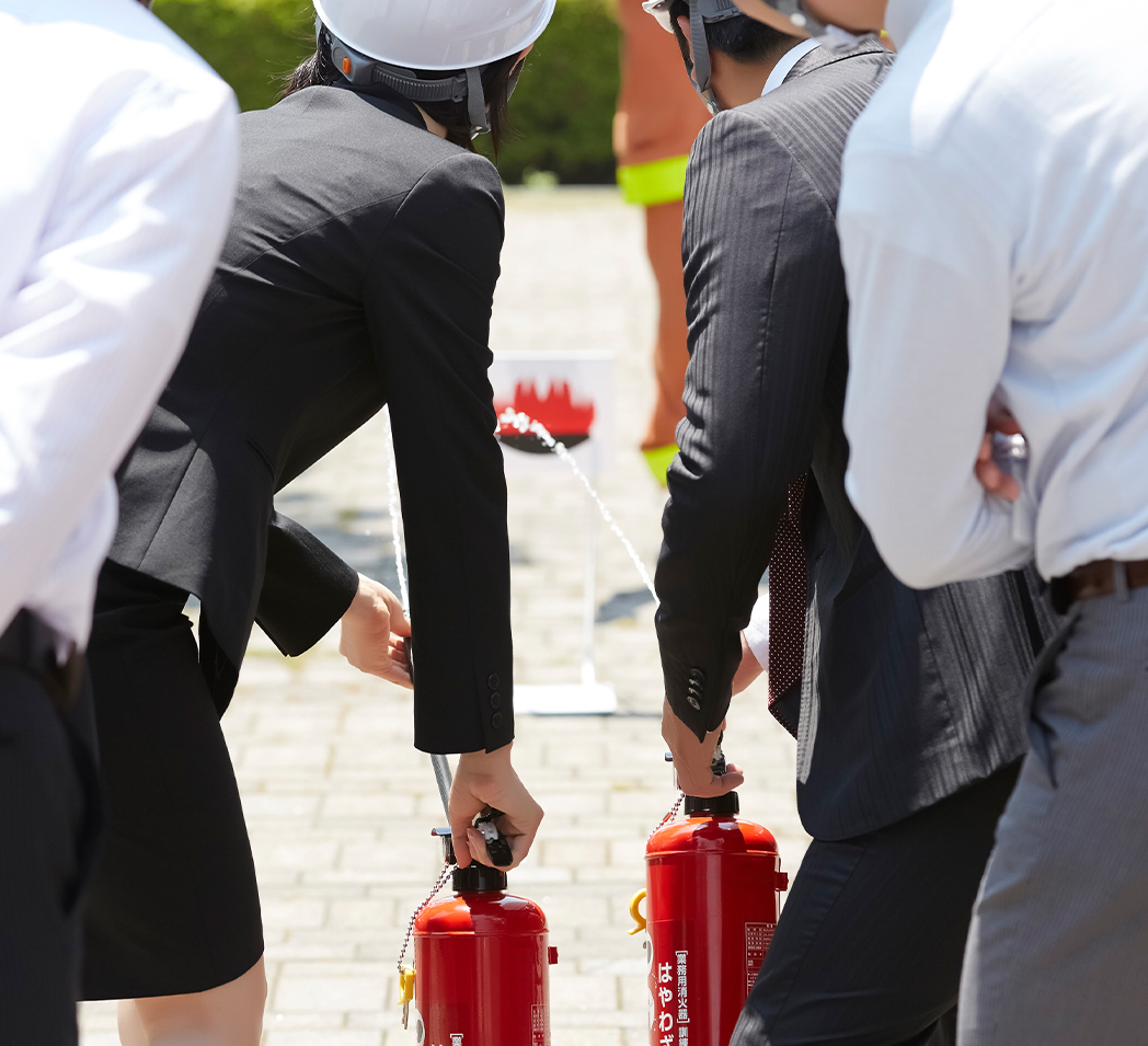 実践的な避難訓練や操作指導を実施しています。
